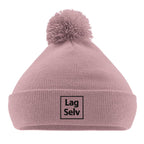 Personlig Pom Pom Lue | Design din egen med broderi