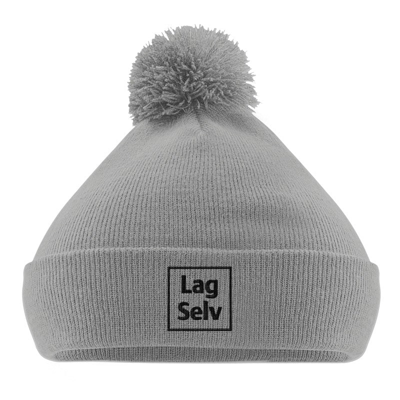 Personlig Pom Pom Lue | Design din egen med broderi